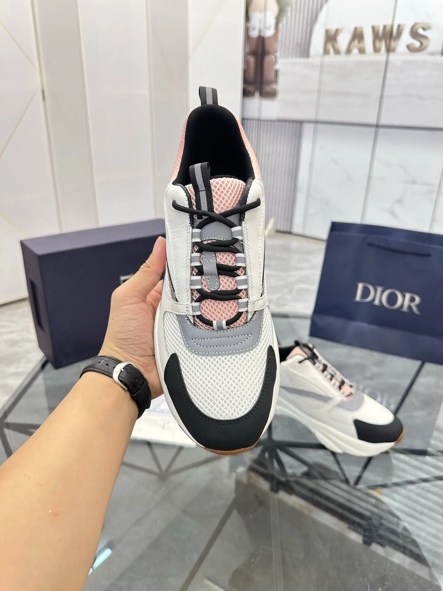 Men's shoes: 💰P460¥ Ready in Guangzhou, fully packaged Product trademark: Dior* "Dior*" low-top casual shoes Regular size: 38-46 (can be customized to 47) B22 Product materials: imported cowhide leather upper spliced ​​with original fabric, breathable lining, original outsole. Number: 920